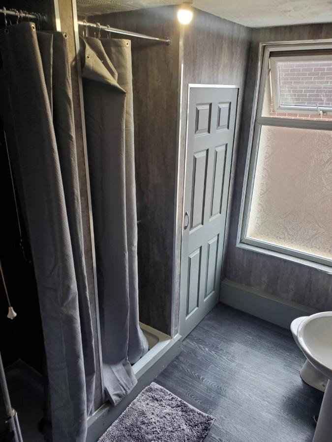 Blessington Road B&B & Lockinn Bar & Restaurant リヴァプール エクステリア 写真