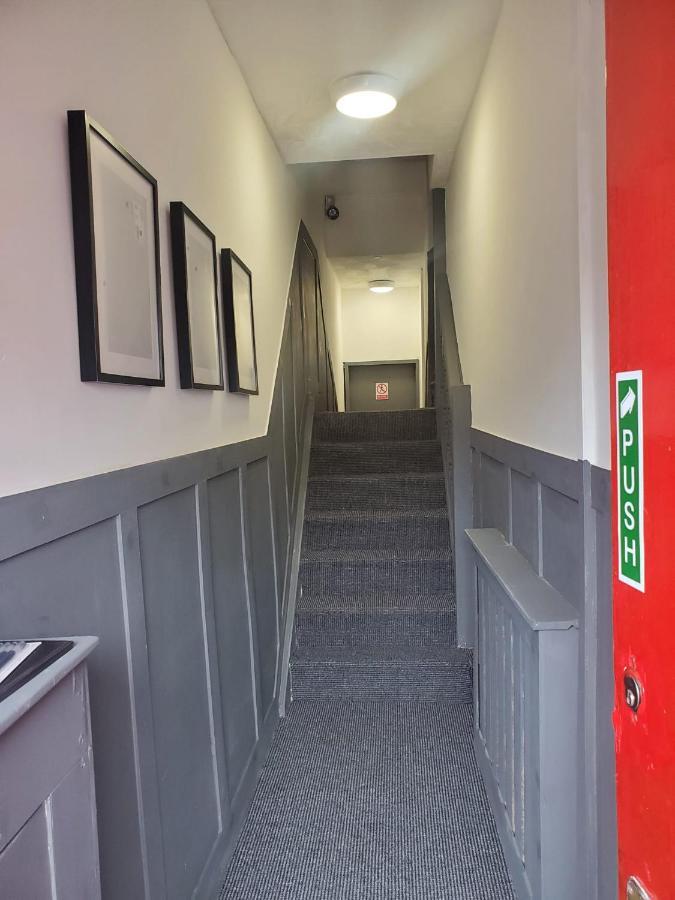 Blessington Road B&B & Lockinn Bar & Restaurant リヴァプール エクステリア 写真