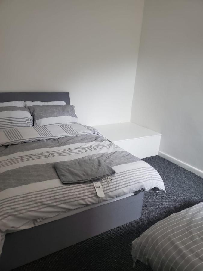 Blessington Road B&B & Lockinn Bar & Restaurant リヴァプール エクステリア 写真