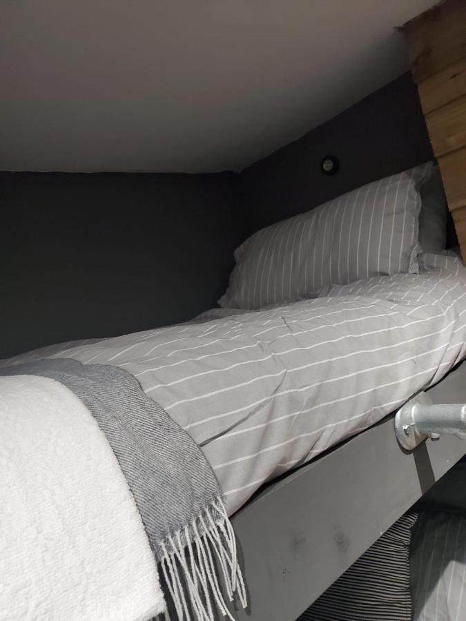 Blessington Road B&B & Lockinn Bar & Restaurant リヴァプール エクステリア 写真