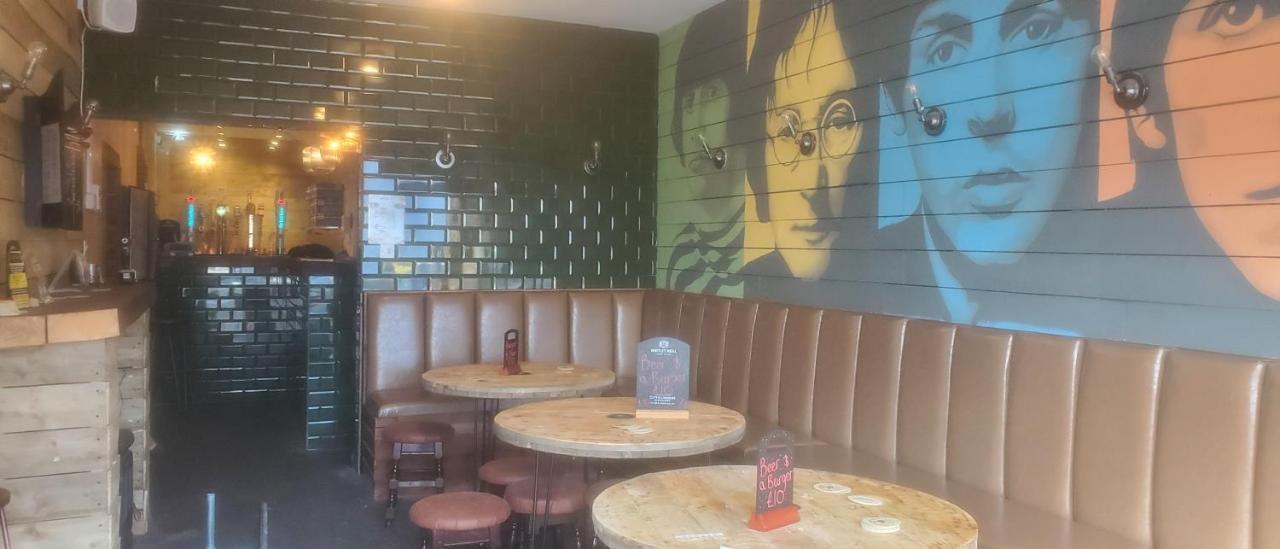 Blessington Road B&B & Lockinn Bar & Restaurant リヴァプール エクステリア 写真